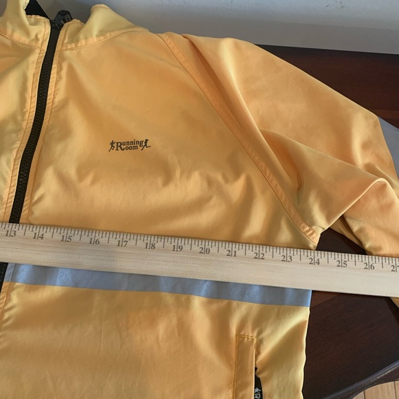Running Room Yellow Reflective Running Jacket - Picture 11 of 12